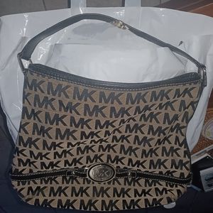 EUC Michael Kors Handbag Purse Color brown tan